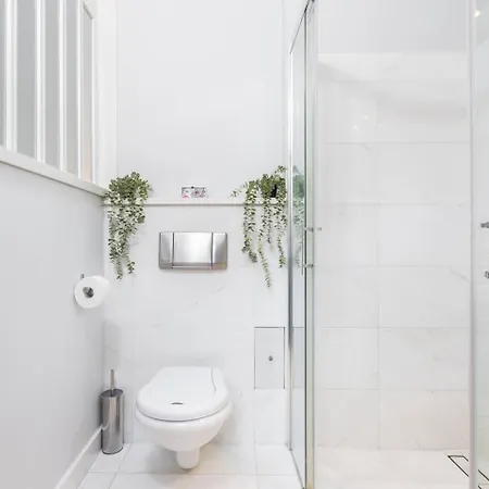 Silverton Deluxe Renovated Center * ワルシャワ